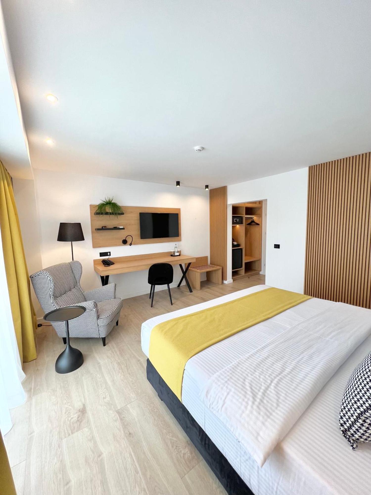 Hotel Krystal Boutique Mansion à Hunedoara Extérieur photo