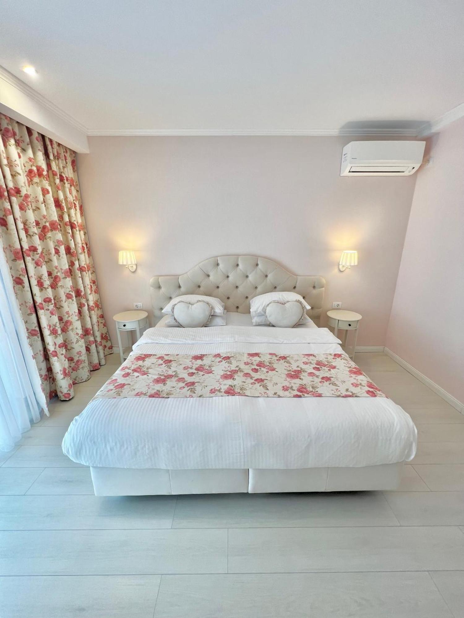 Hotel Krystal Boutique Mansion à Hunedoara Extérieur photo