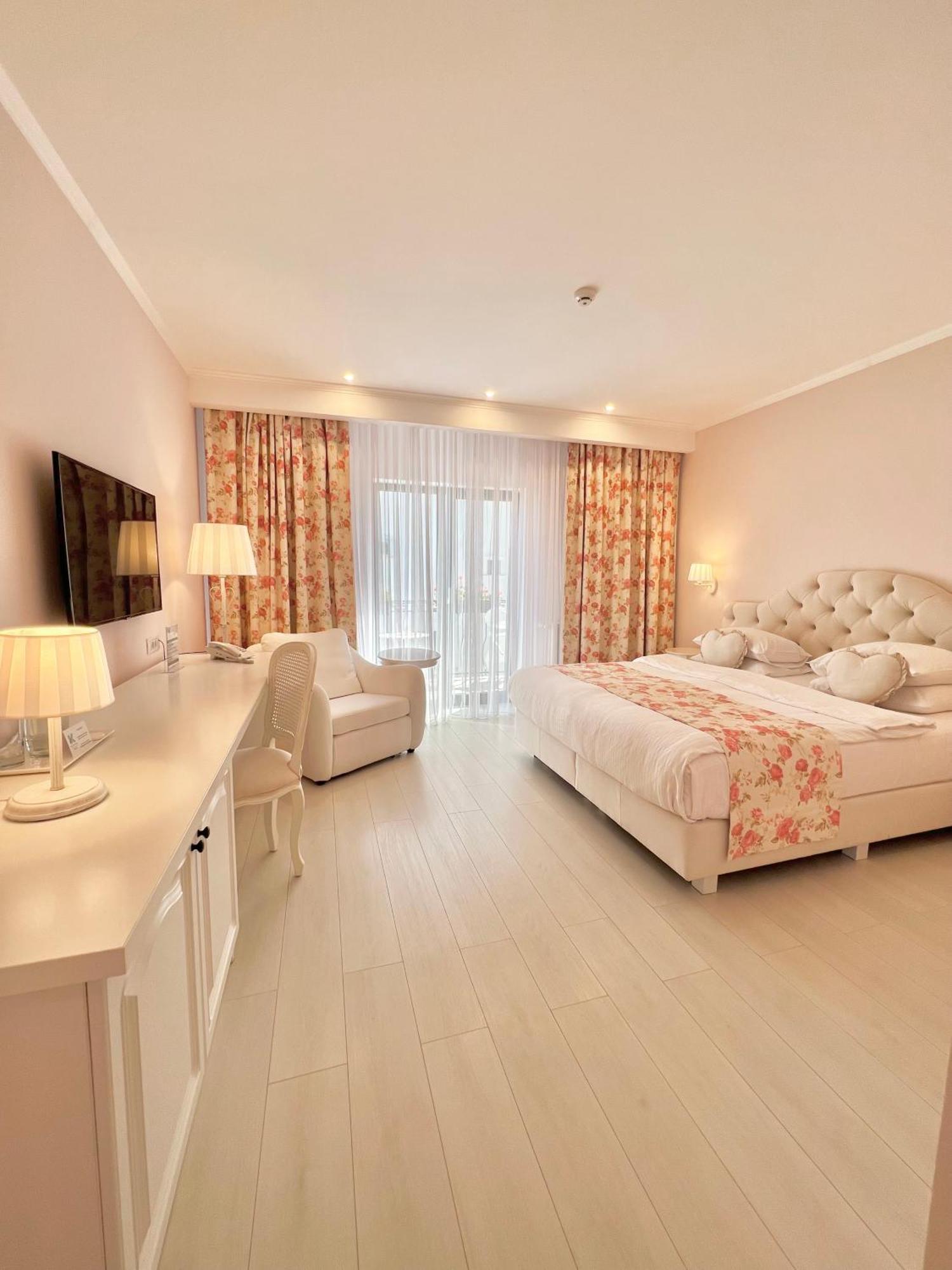 Hotel Krystal Boutique Mansion à Hunedoara Extérieur photo