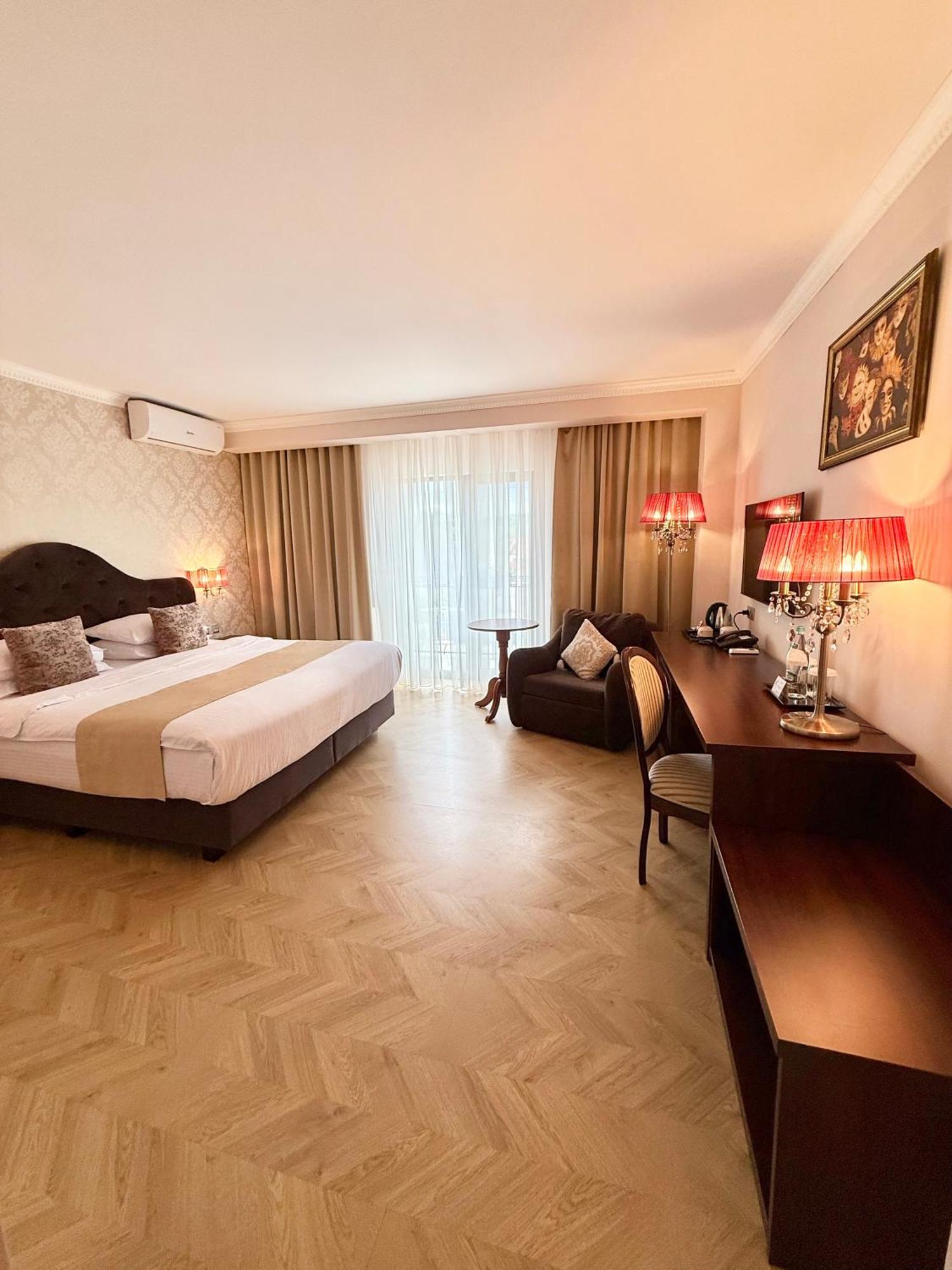 Hotel Krystal Boutique Mansion à Hunedoara Extérieur photo