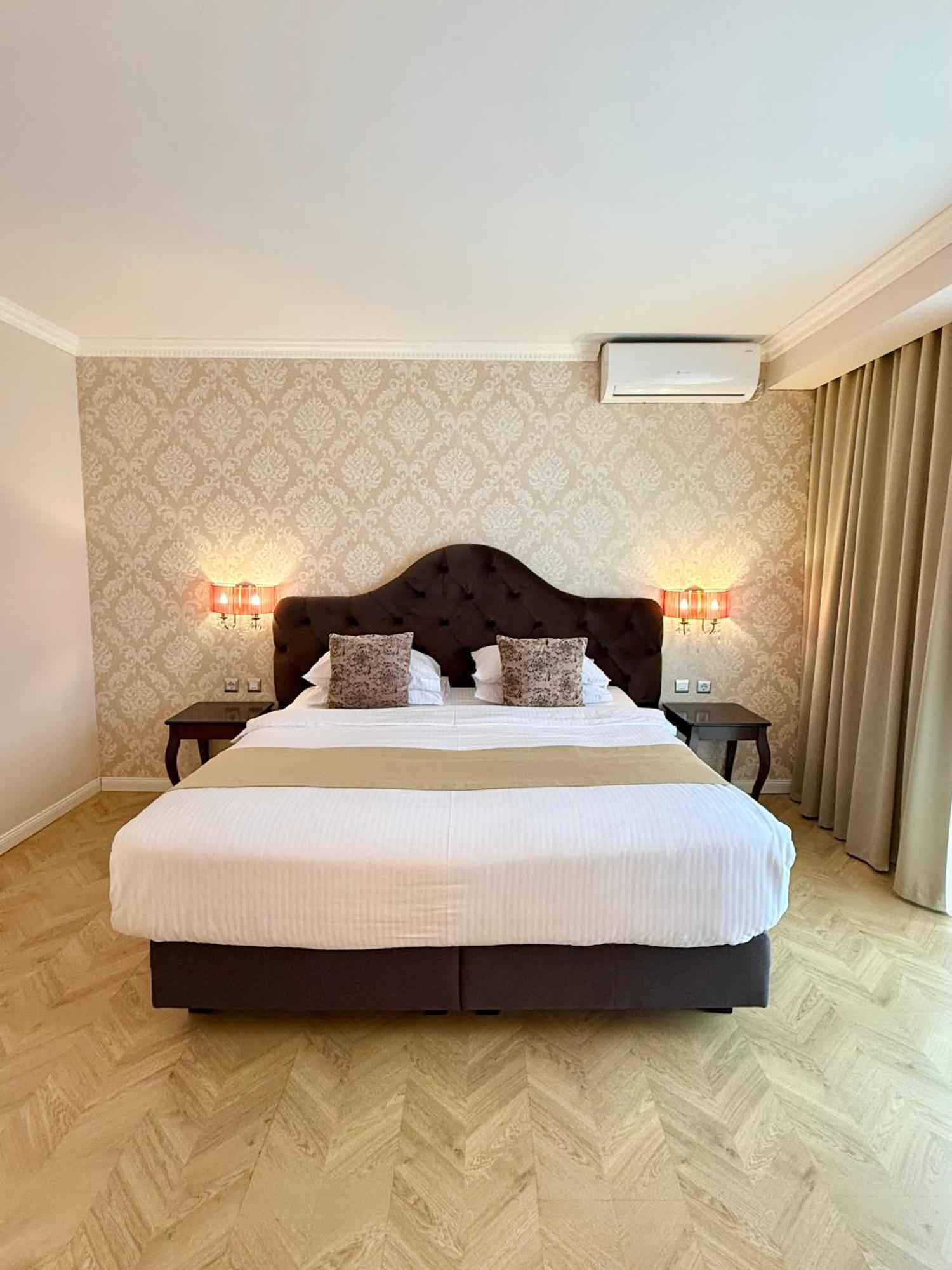 Hotel Krystal Boutique Mansion à Hunedoara Extérieur photo