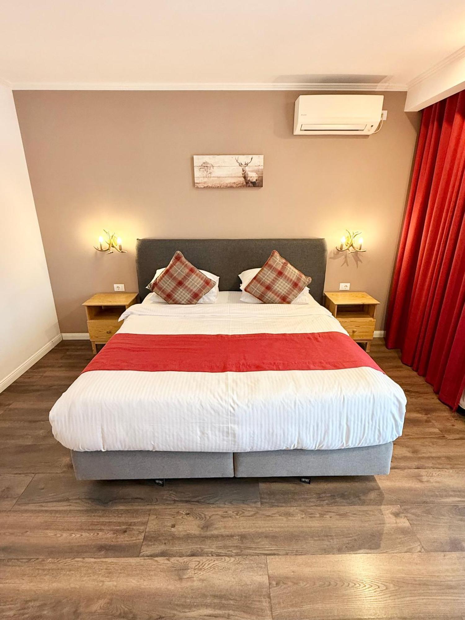 Hotel Krystal Boutique Mansion à Hunedoara Extérieur photo