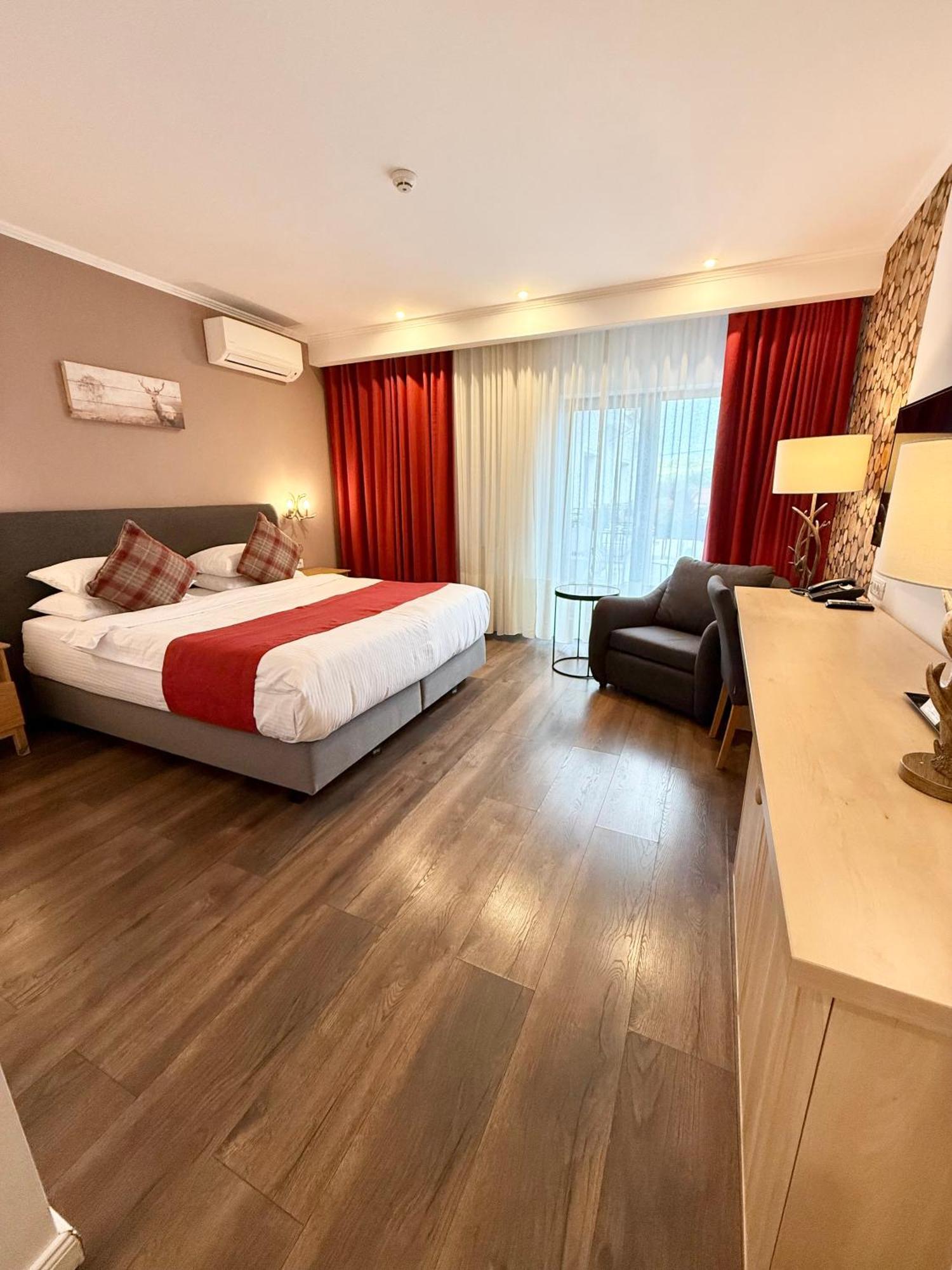 Hotel Krystal Boutique Mansion à Hunedoara Extérieur photo