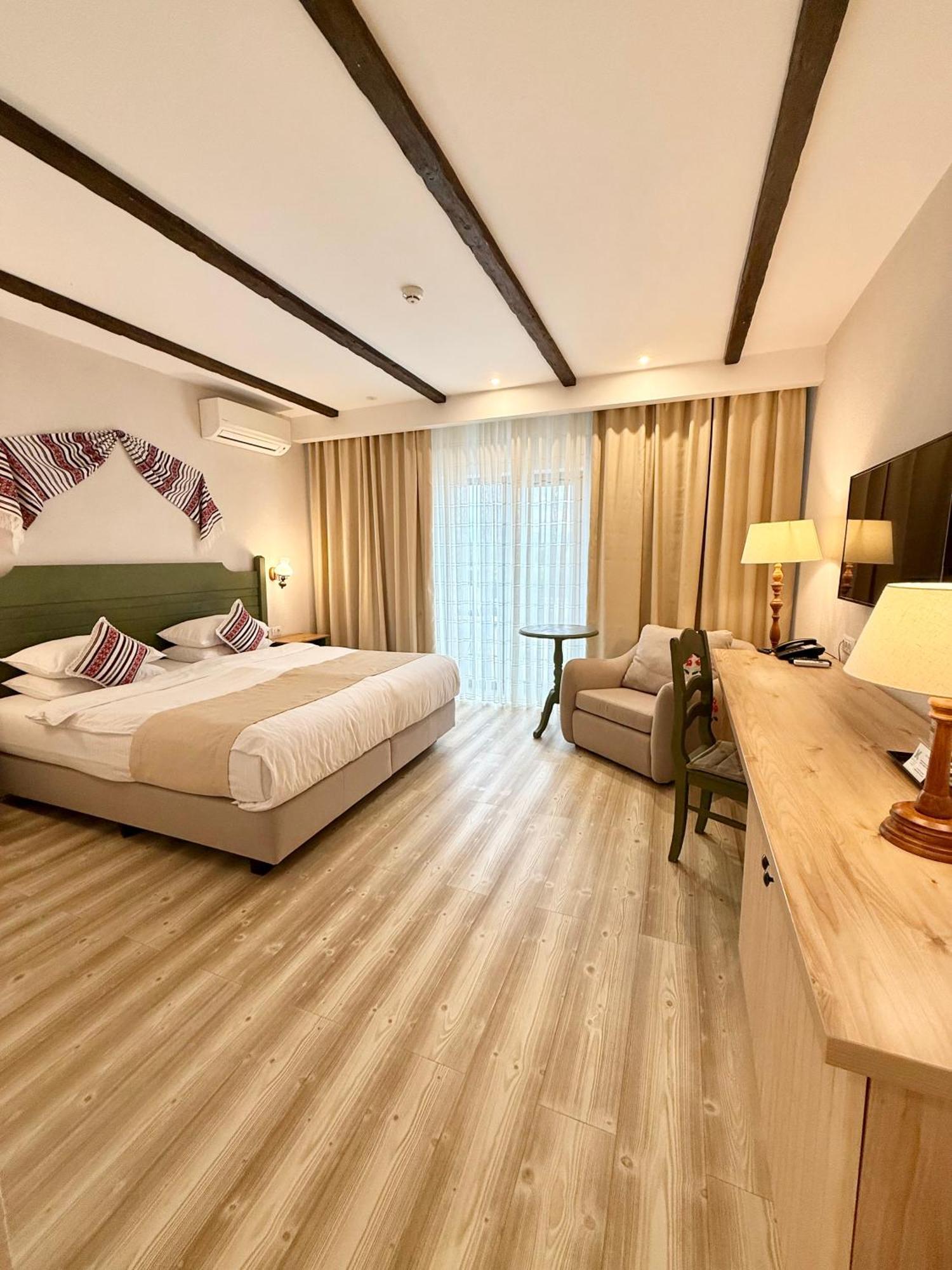 Hotel Krystal Boutique Mansion à Hunedoara Extérieur photo