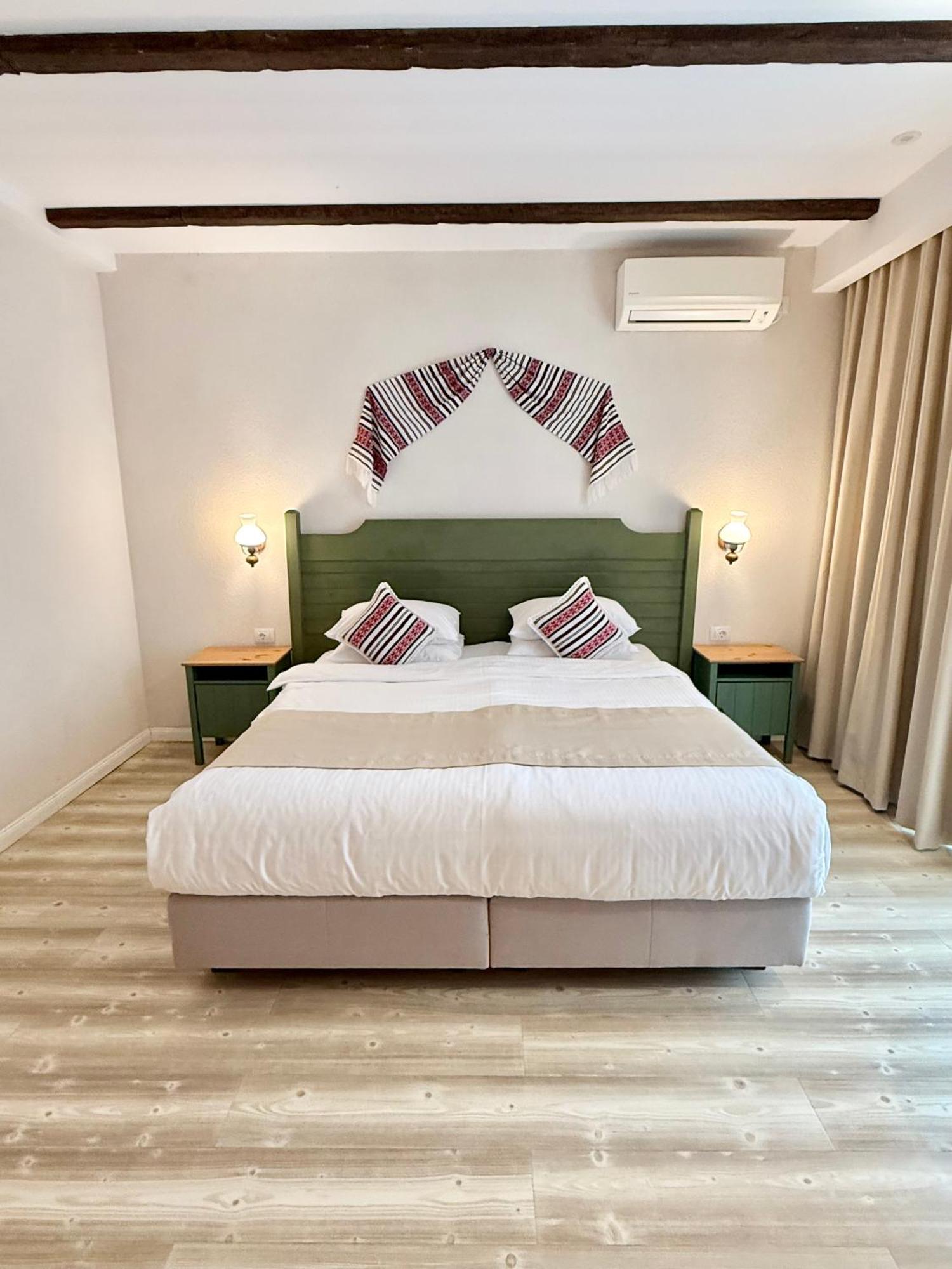 Hotel Krystal Boutique Mansion à Hunedoara Extérieur photo