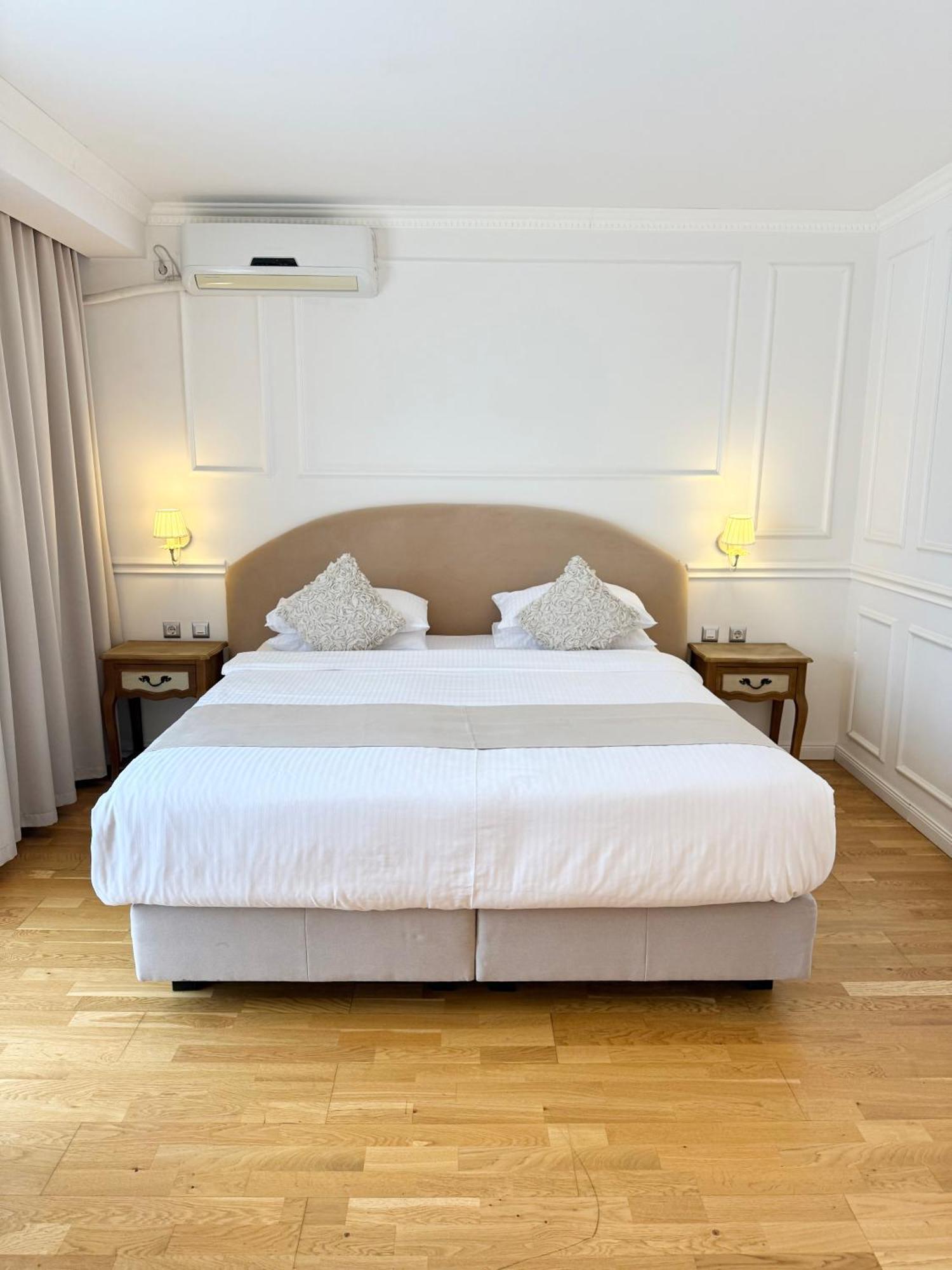 Hotel Krystal Boutique Mansion à Hunedoara Extérieur photo