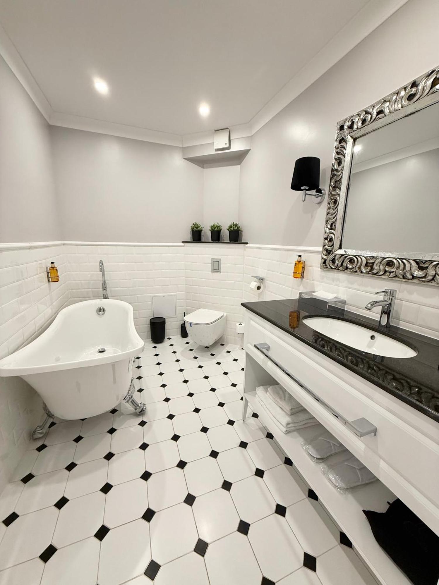 Hotel Krystal Boutique Mansion à Hunedoara Extérieur photo