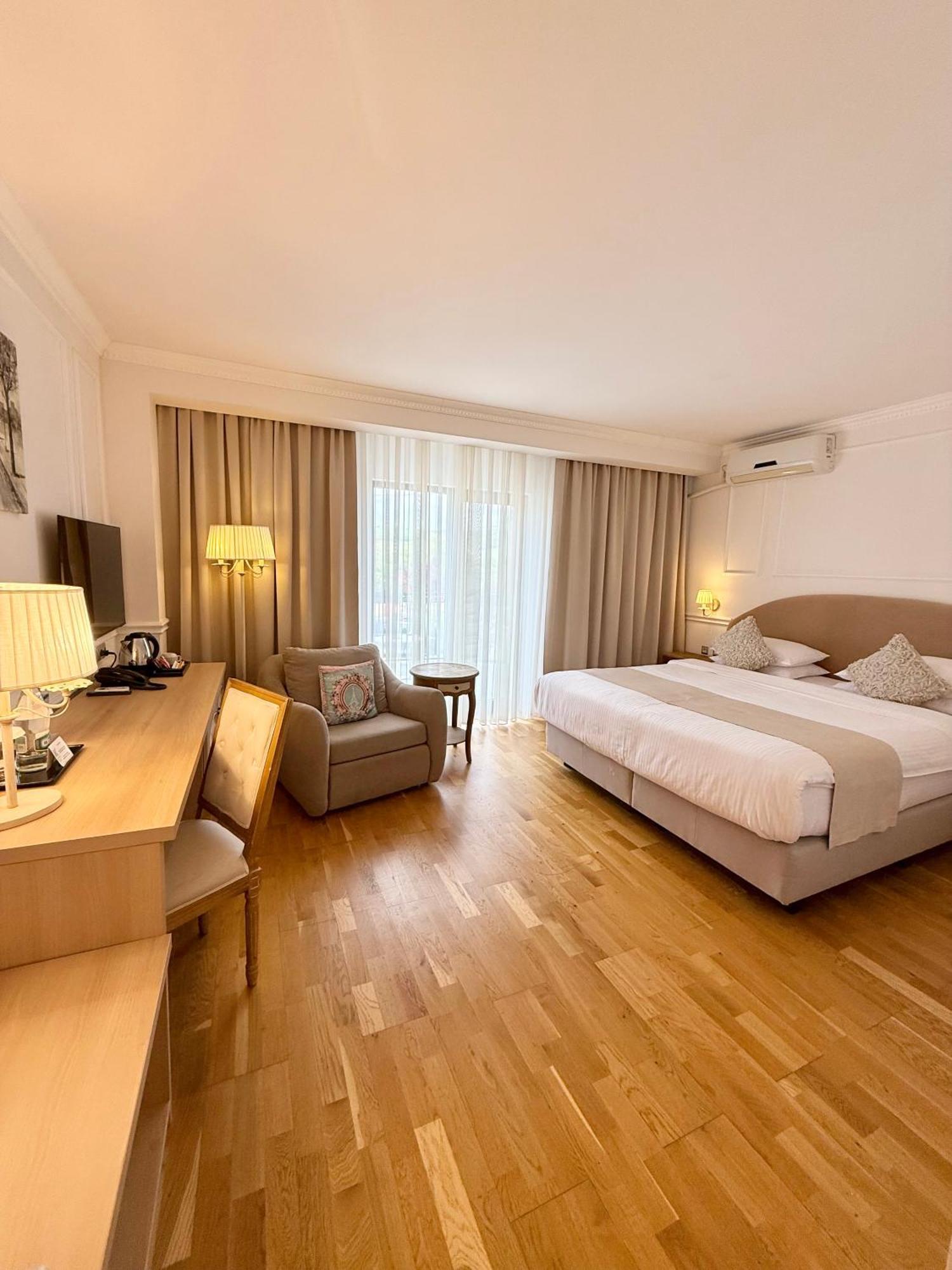 Hotel Krystal Boutique Mansion à Hunedoara Extérieur photo